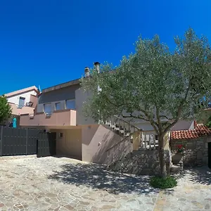 Stela - Private Terrace & Parking Apartment Zadar
